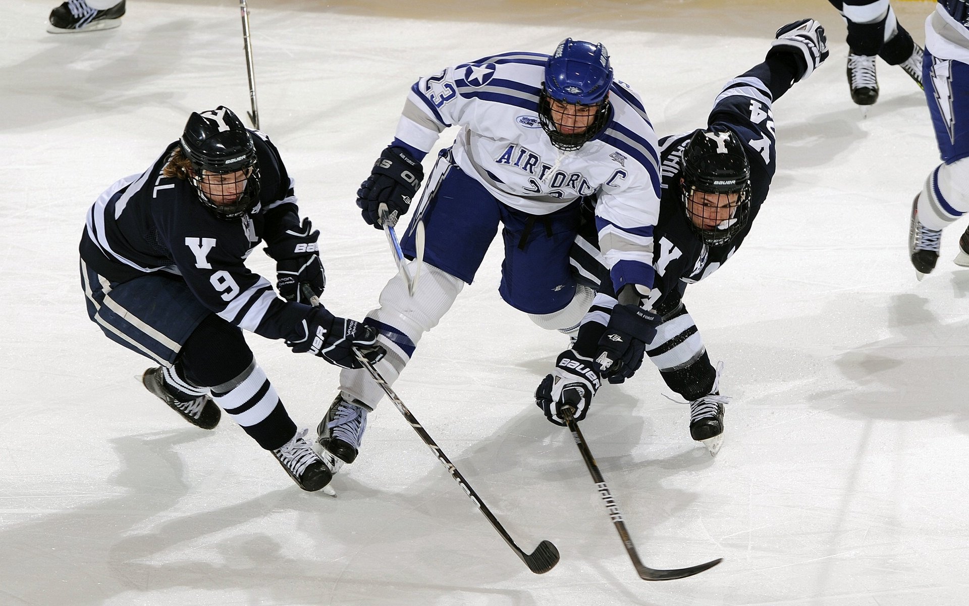 德甲活力全开：攻防转换让人目不暇接！，德甲身体对抗