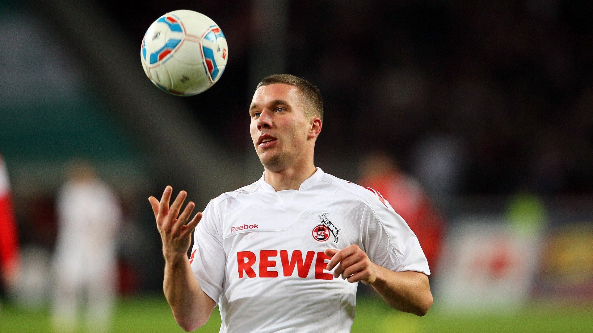 “英超争冠集团逐渐成形，晋级之路更趋清晰”，英超争四什么意思