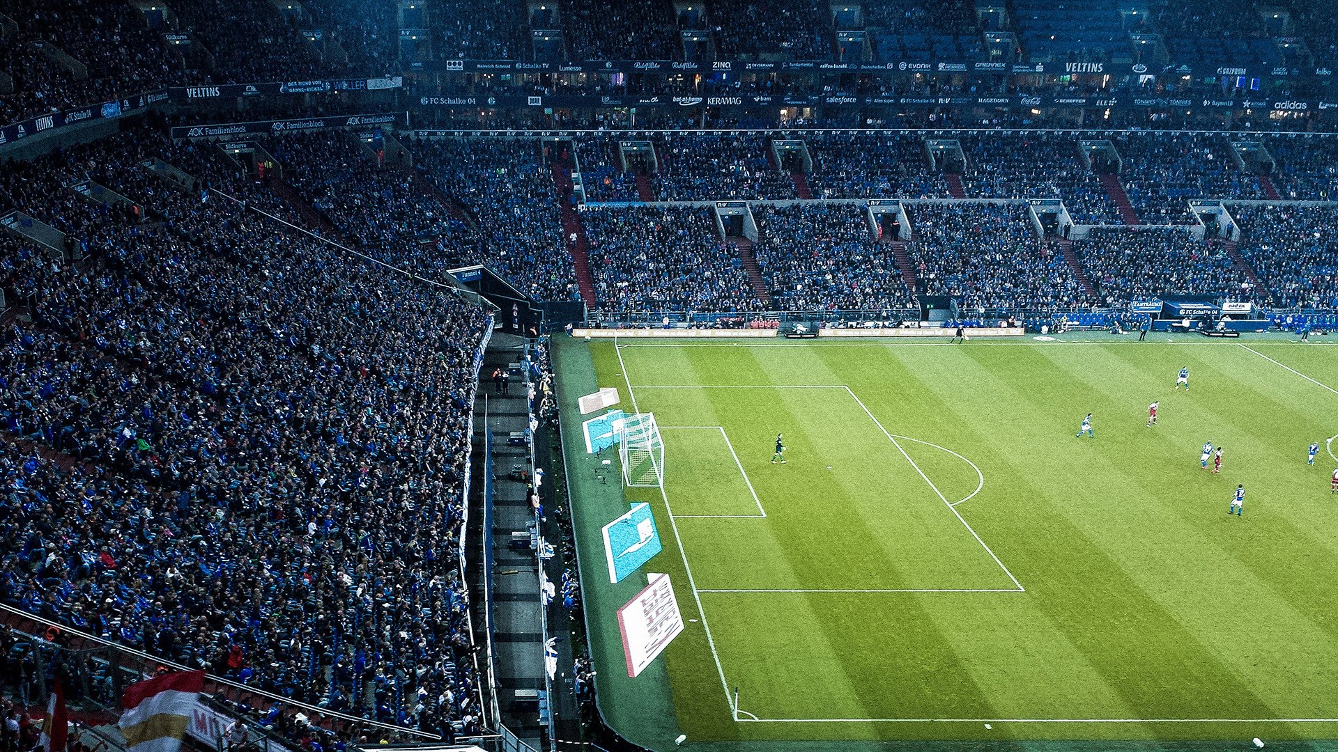 传奇“锋线杀手”在欧冠中的巅峰表现，什么叫锋线球员