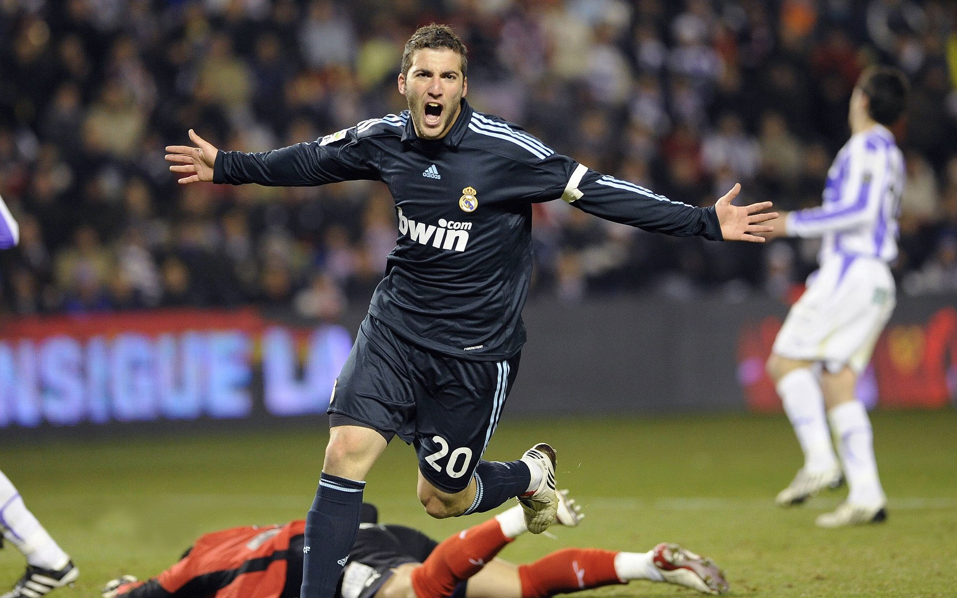 梅西助攻梅开二度,带领巴萨获胜,梅西打进巴萨的官方进球