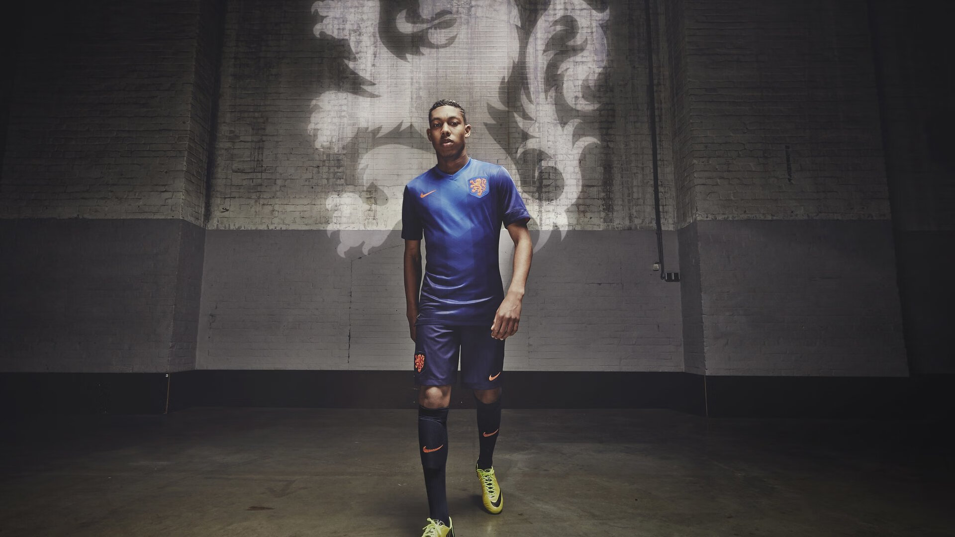 逆境中的“英雄队长”：带伤坚持，逆风翻盘，英雄队队员